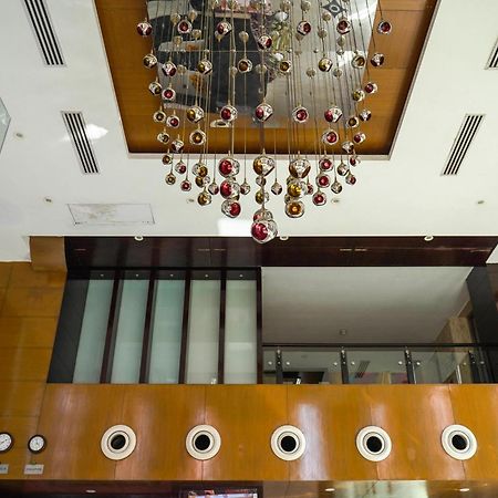 Treehouse Queens Pearl Гургаон Екстериор снимка