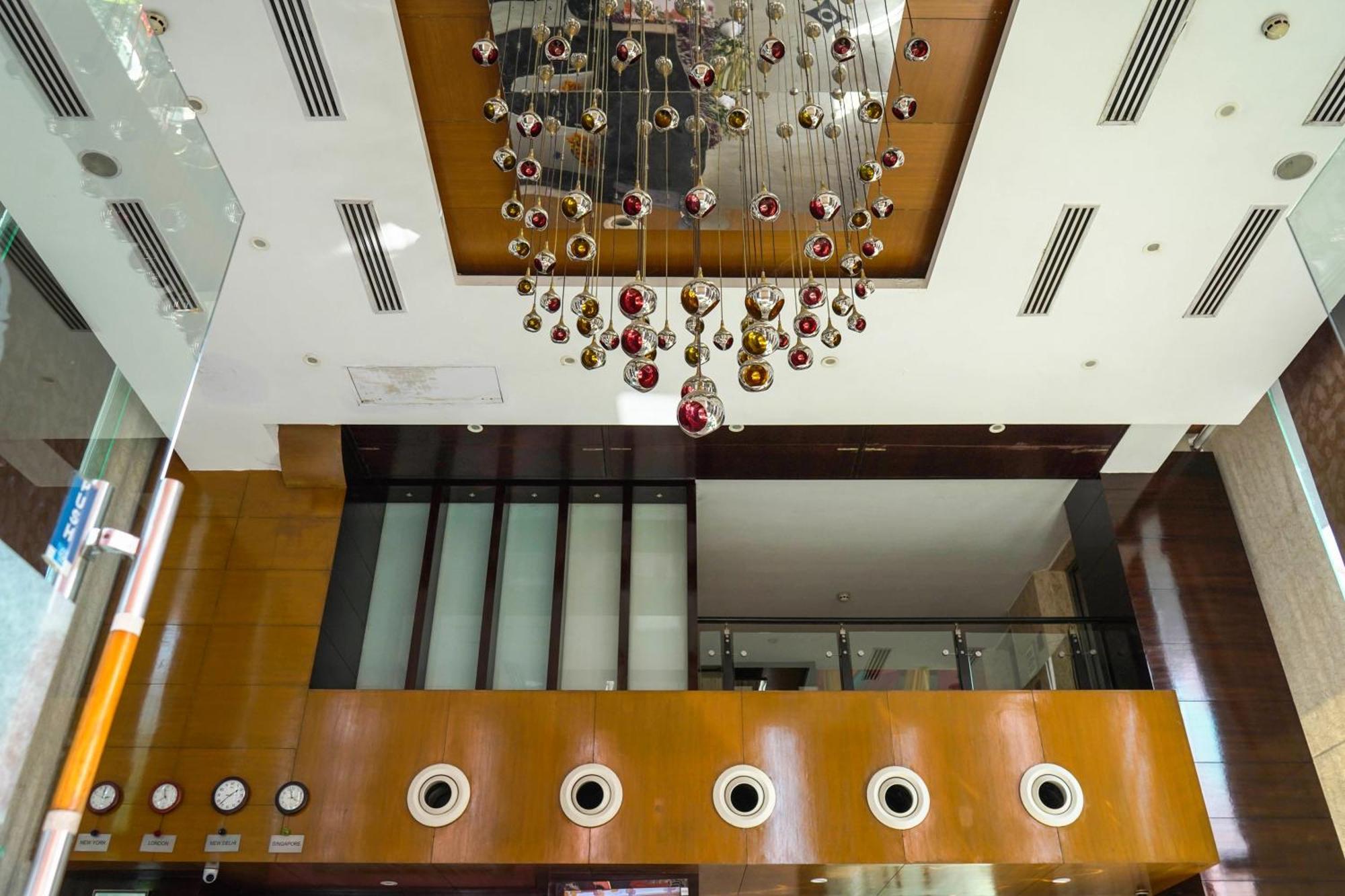 Treehouse Queens Pearl Гургаон Екстериор снимка