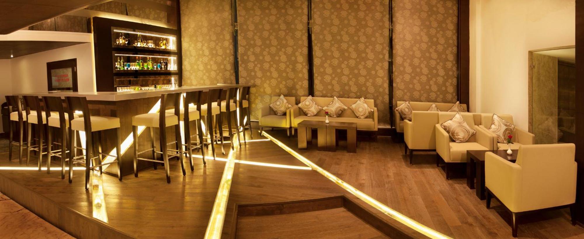 Treehouse Queens Pearl Гургаон Екстериор снимка