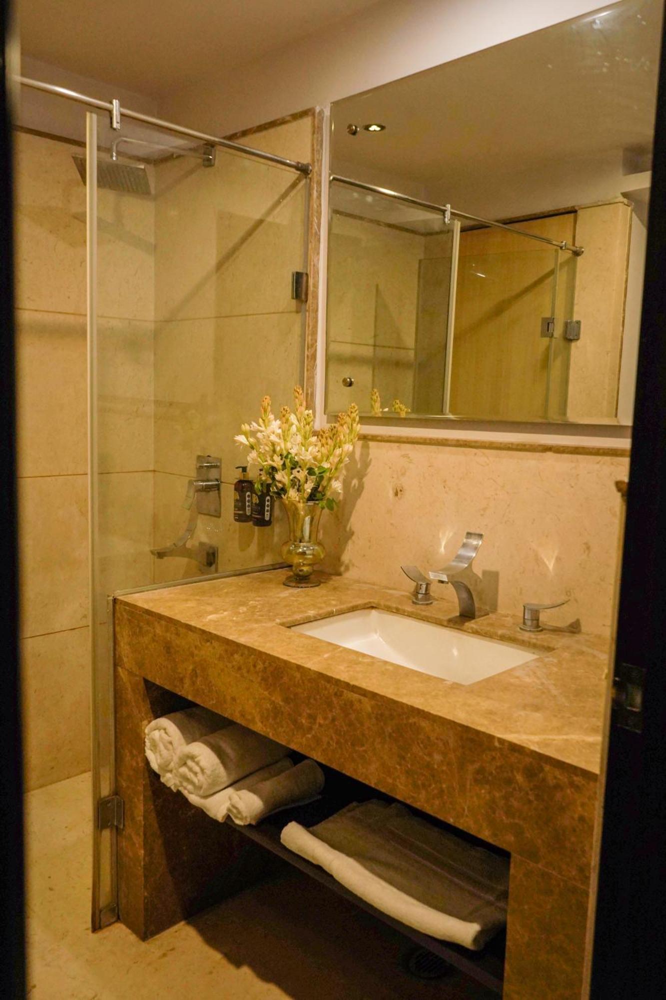 Treehouse Queens Pearl Гургаон Екстериор снимка